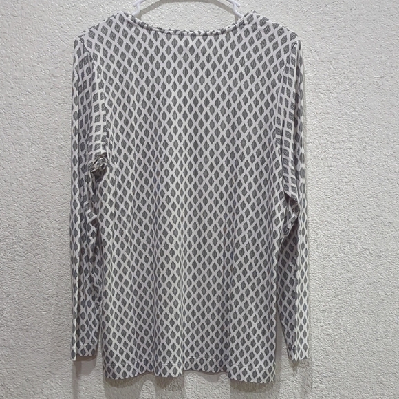 Chico's Black and White Geometric Long Sleeve Top Classic Basic - Picture 4 of 9